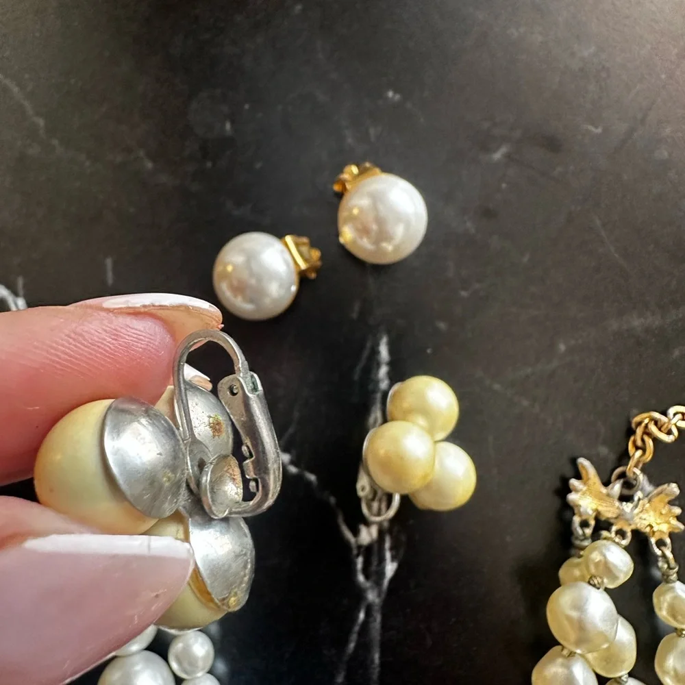 Lot of Vintage Jewelry (10pcs). Necklaces, Chokers, and Earrings. Pre-owned. - Picture 10 of 15